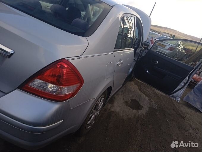 Локер (Подкрылок) передний левый nissan tiida C11X