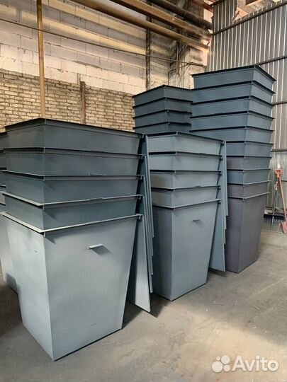 Мусорный контейнер с крышкой