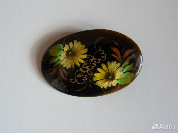 Красивая винтажная брошь с росписью