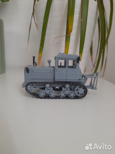 Модель Трактор Т-74 1:43