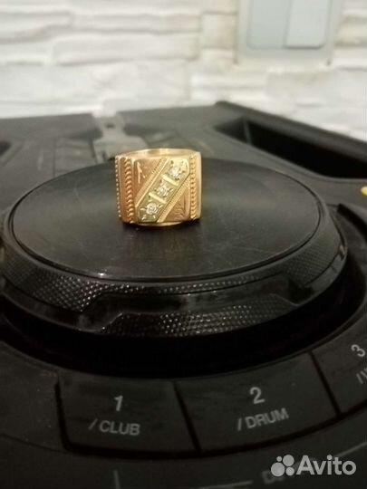 Мужской золотой перстень