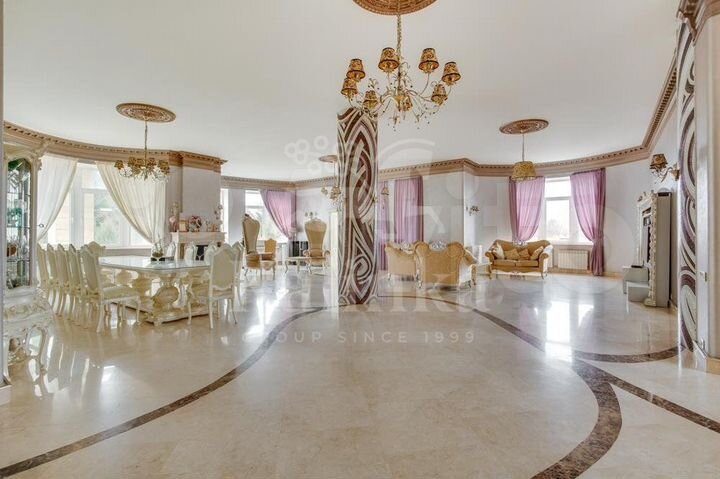 Коттедж 1350 м² на участке 12 сот.