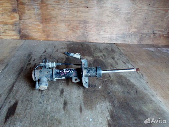 Стойка подвески передняя правая Opel Astra H L48