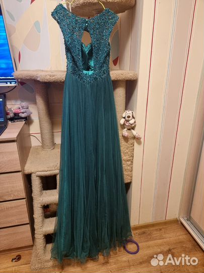 Вечернее платье бутылочного цвета