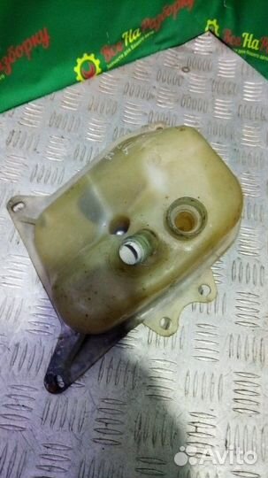 Бачок расширительный Audi 80 седан 1.8 1990