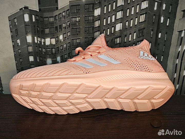 Кроссовки adidas женские тканевые персик