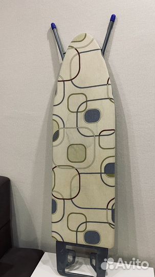 Гладильная доска и утюг