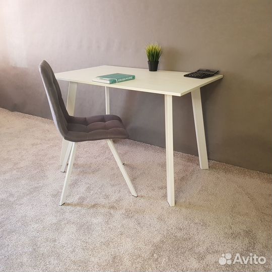 Компьютерный стол Ник 110*70 см. Белые ножки