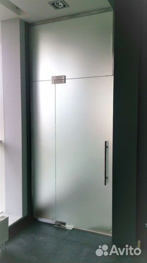 Стеклянные лофт перегородки. Безрамное остекление