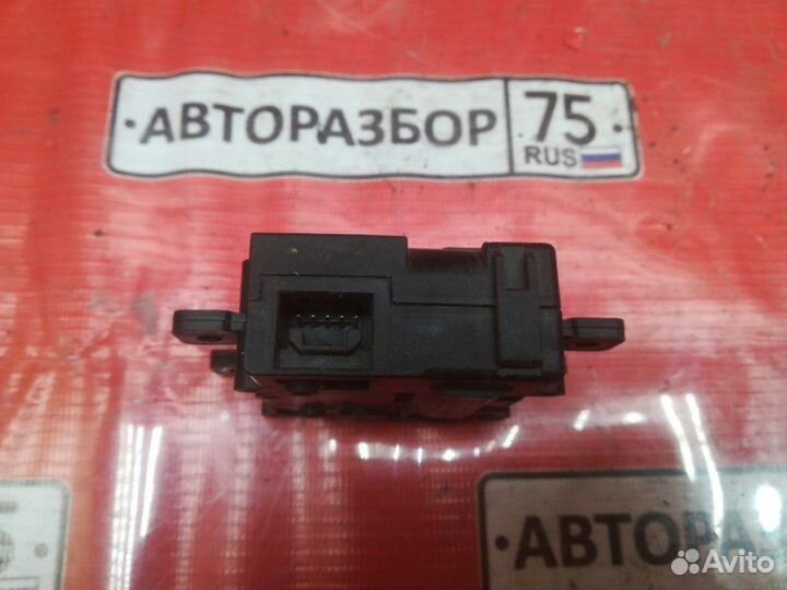 Сервопривод заслонки печки Toyota Aqua NHP10