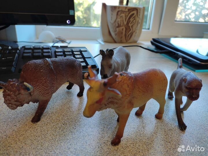 Динозавры игрушки