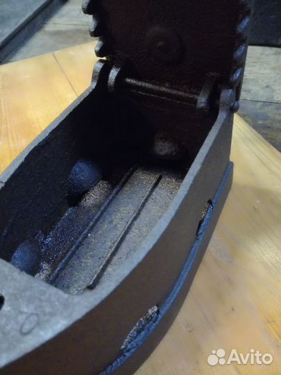 Старинный жаровой (угольный) утюг