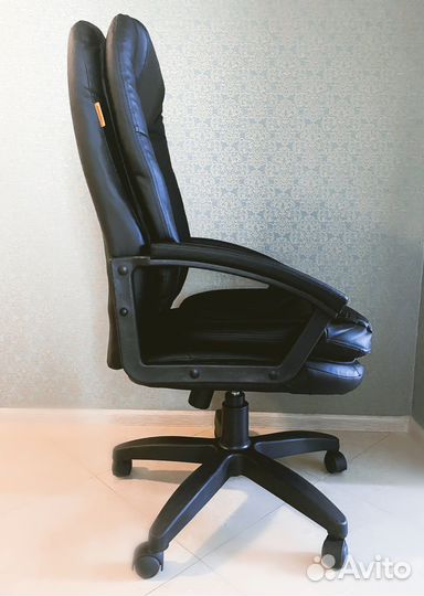 Офисное кресло для руководителя новое