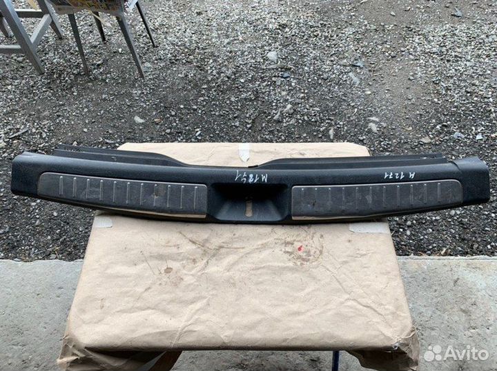 Накладка на панель задка Toyota Avensis 2 T250 1.8