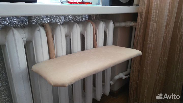 Для кошки лежанка на батарею