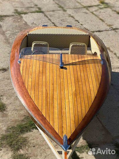 Спортивно-прогулочный катер 