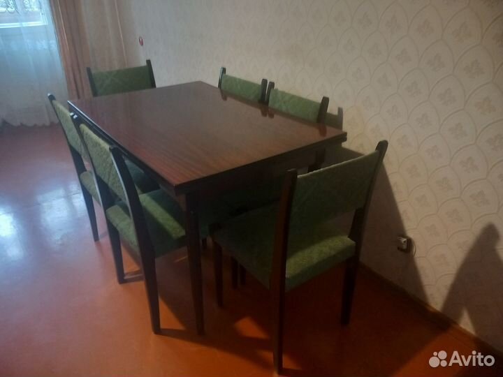 Любителям деревянной мебели Стол и стулья из масси