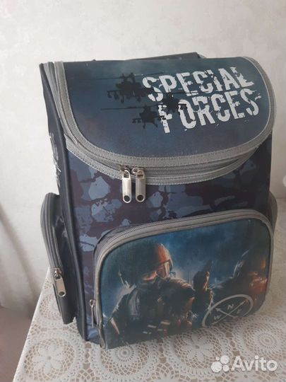 Ранец школьный для мальчика в отличном состояние