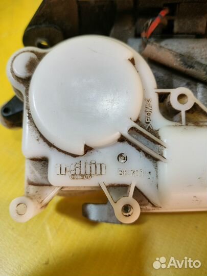 Замок крышки багажника Mazda CX-7