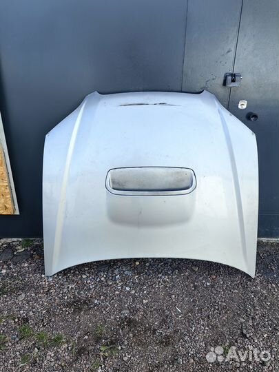 Капот на Subaru legacy