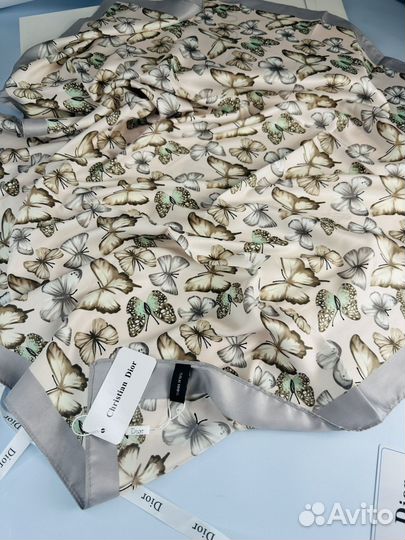 Розовый шелковый платок Dior