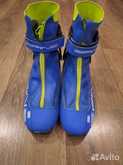 Лыжные ботинки коньковые spine