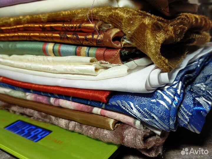 Кусочки, лоскуты интерьерных тканей / 1,7 кг