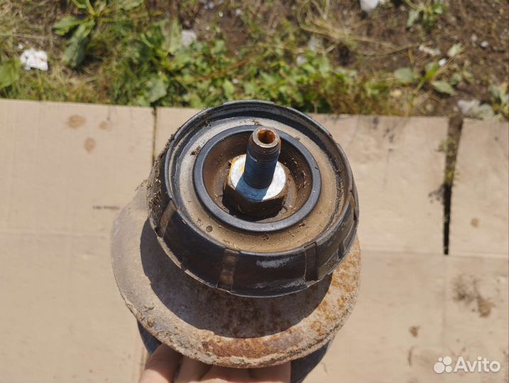 Стойка передняя правая в сборе Renault Duster 1