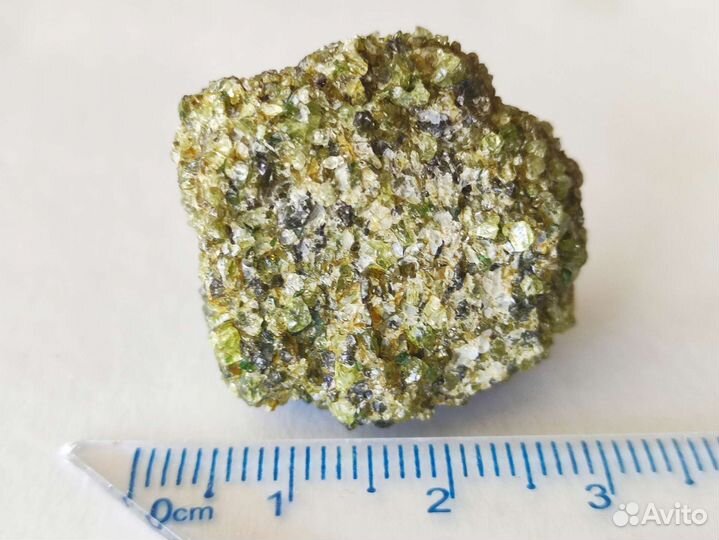 Хризолит натyральный кaмень