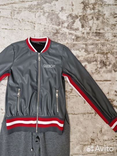 Спортивный костюм женский