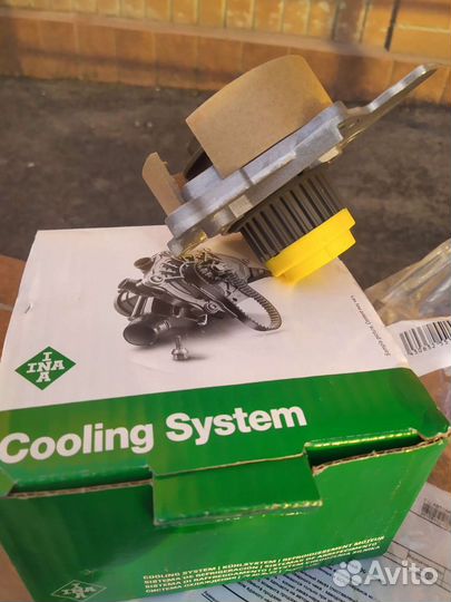 Водяная помпа фольксваген Тигуан 06h121026ab новая