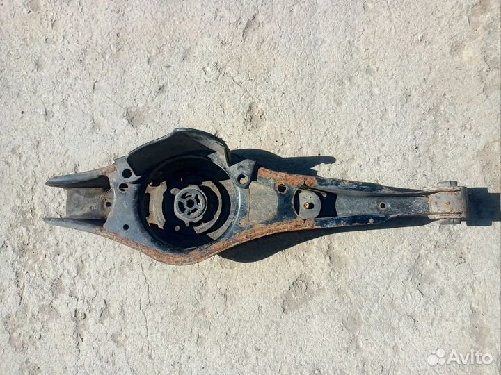 Рычаг подвески задний нижний Volkswagen Passat B6