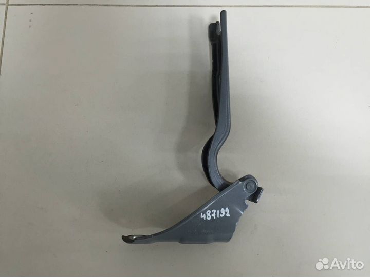 Петля капота левая Skoda Rapid 2019