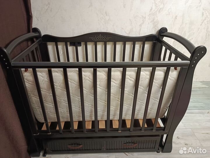 Детская кроватка с маятником бу
