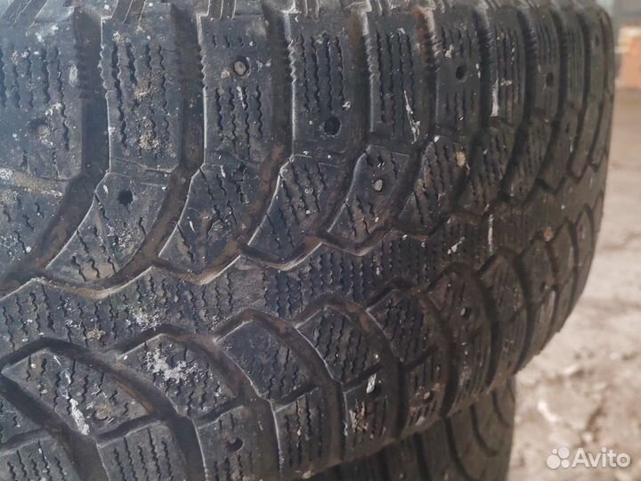 Bridgestone Blizzak Spike-01 235/65 R17 108T