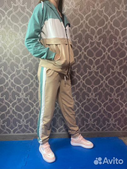 Костюм спортивный