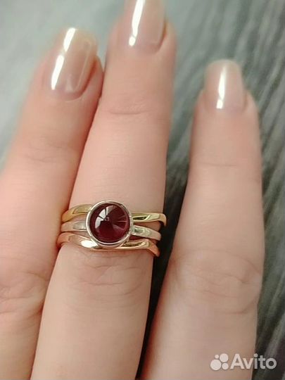 Серебряное кольцо с гранатом