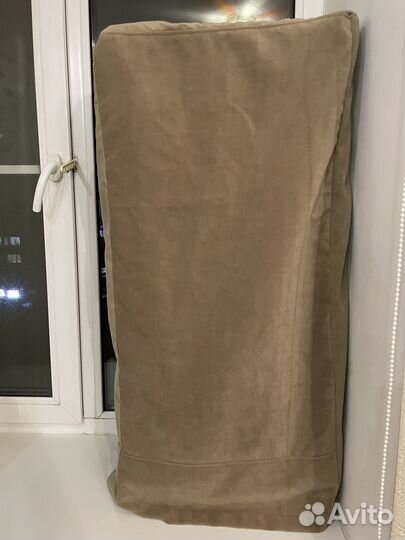 Попугай неразлучник с клеткой