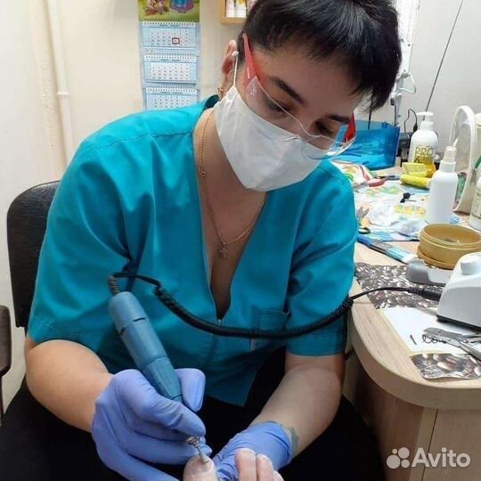 Маникюр. Подологический педикюр