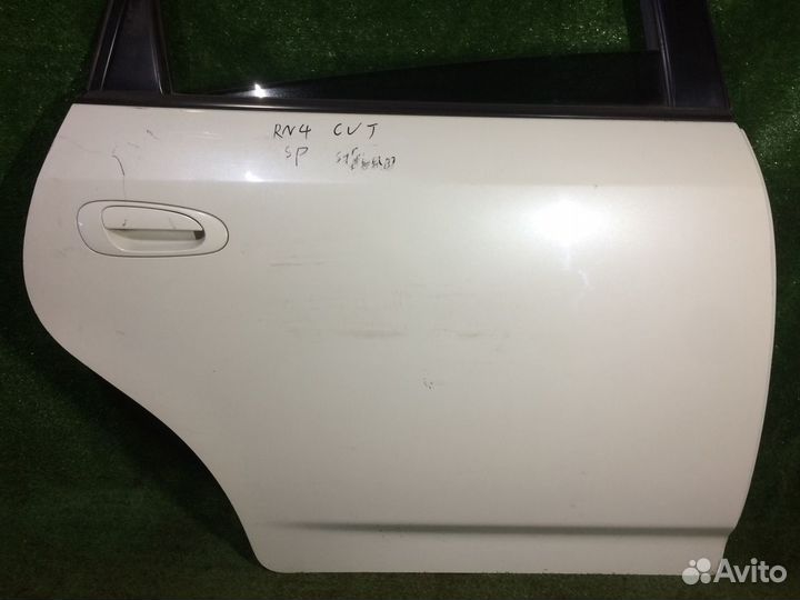 Дверь задняя правая Honda Stream RN1 Белая царапин