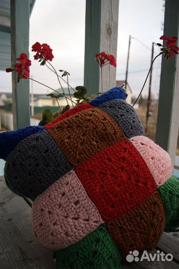 Подушка вязаная
