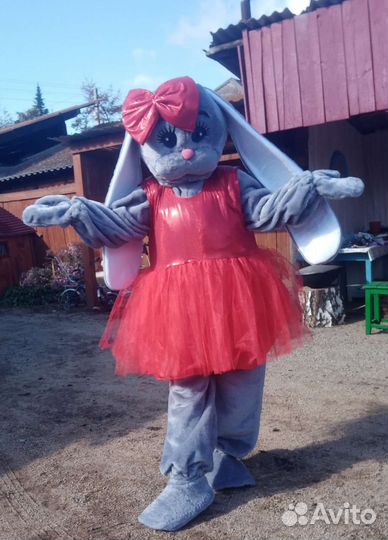 Аниматор на праздник, ростовые Зайка и Мишка