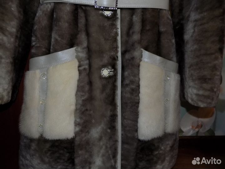 Мутоновая шуба с норковыми вставками
