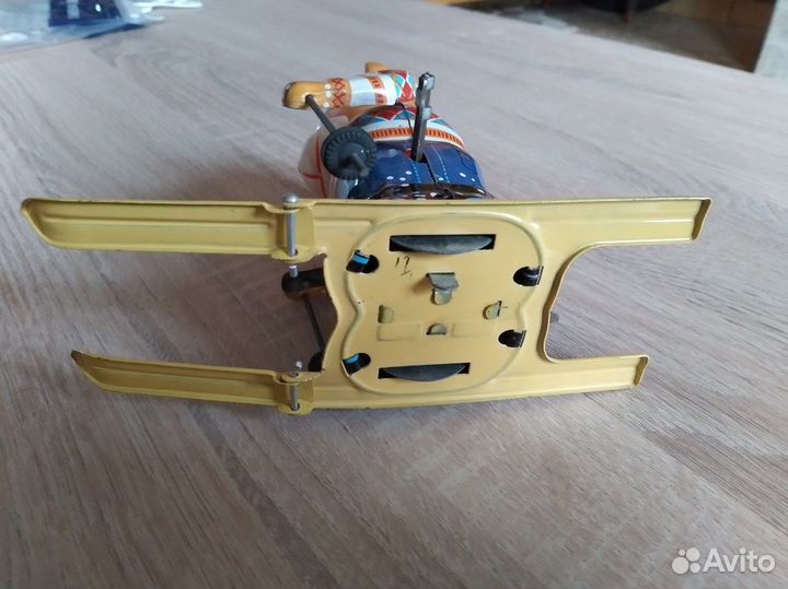 Редкая игрушка. Мишка лыжник заводной japan Япония