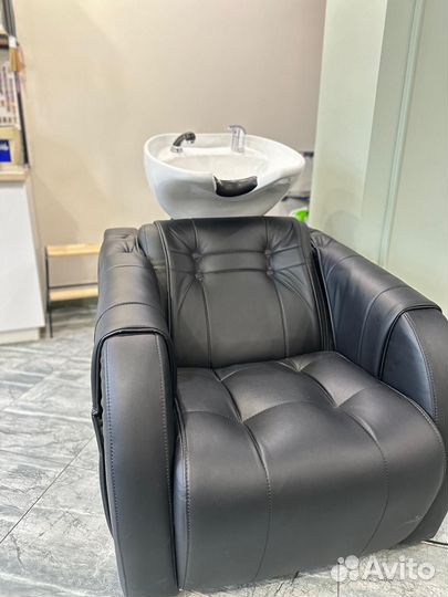 Парикмахерская мойка и кресло