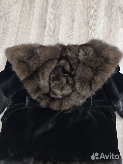Шуба норковая с капюшоном из соболя