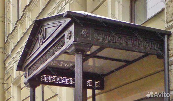 Козырек над входом