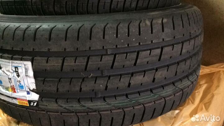 Pirelli P Zero PZ4 315/35 R21 и 275/40 R21 111Y