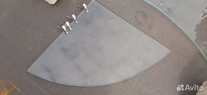 Полка стеклянная угловая с настенными крепежами