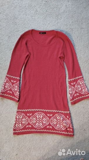 Платья женские много